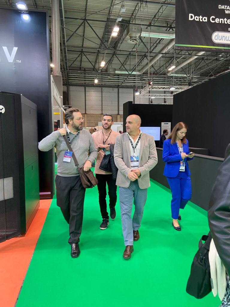 Participantes Madrid Tech Show 2022 caminando