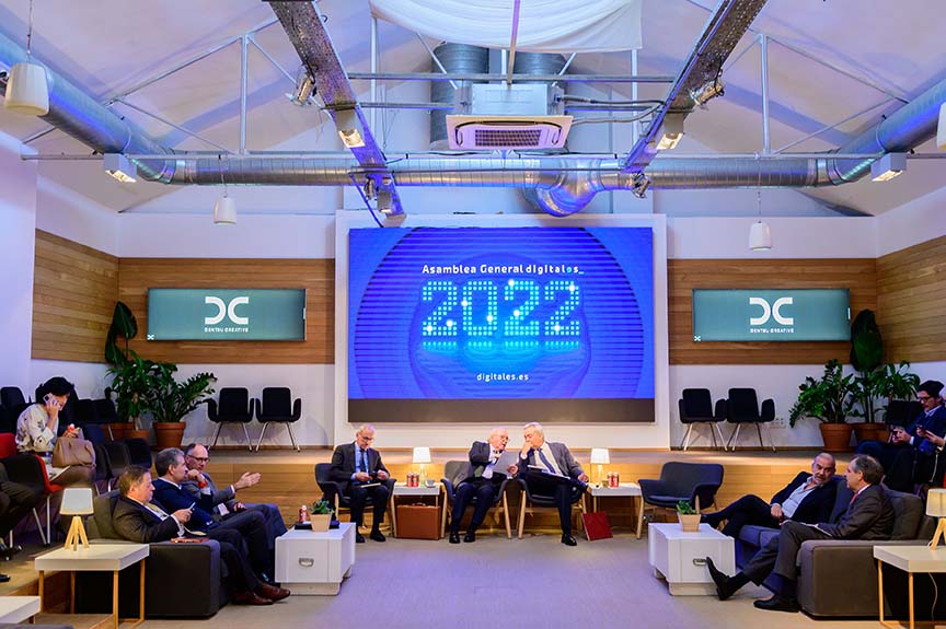 Foto escenario Asamblea general 2022 de digitales